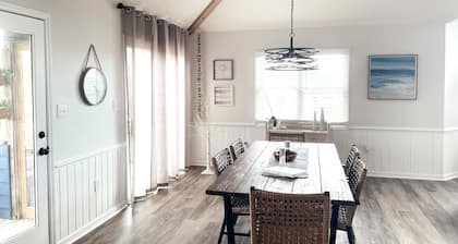 Beachside home in the heart of Duck, NC and walkable to the ocean!