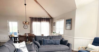 Beachside home in the heart of Duck, NC and walkable to the ocean!