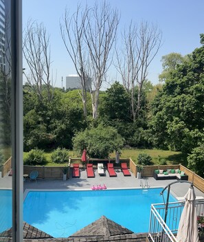 Outdoor pool, a heated pool
