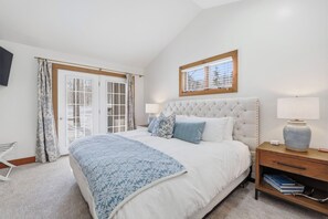 5 bedrooms, iron/ironing board, free WiFi, bed sheets