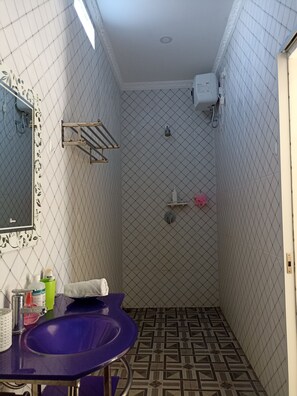 Dusche, Handtücher, Seife, Shampoo