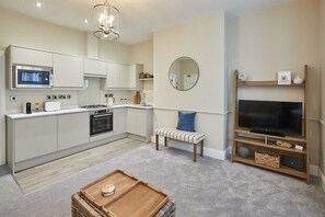 Fridge, microwave, oven, stovetop - Host & Stay | Silver Beach (Whitby)