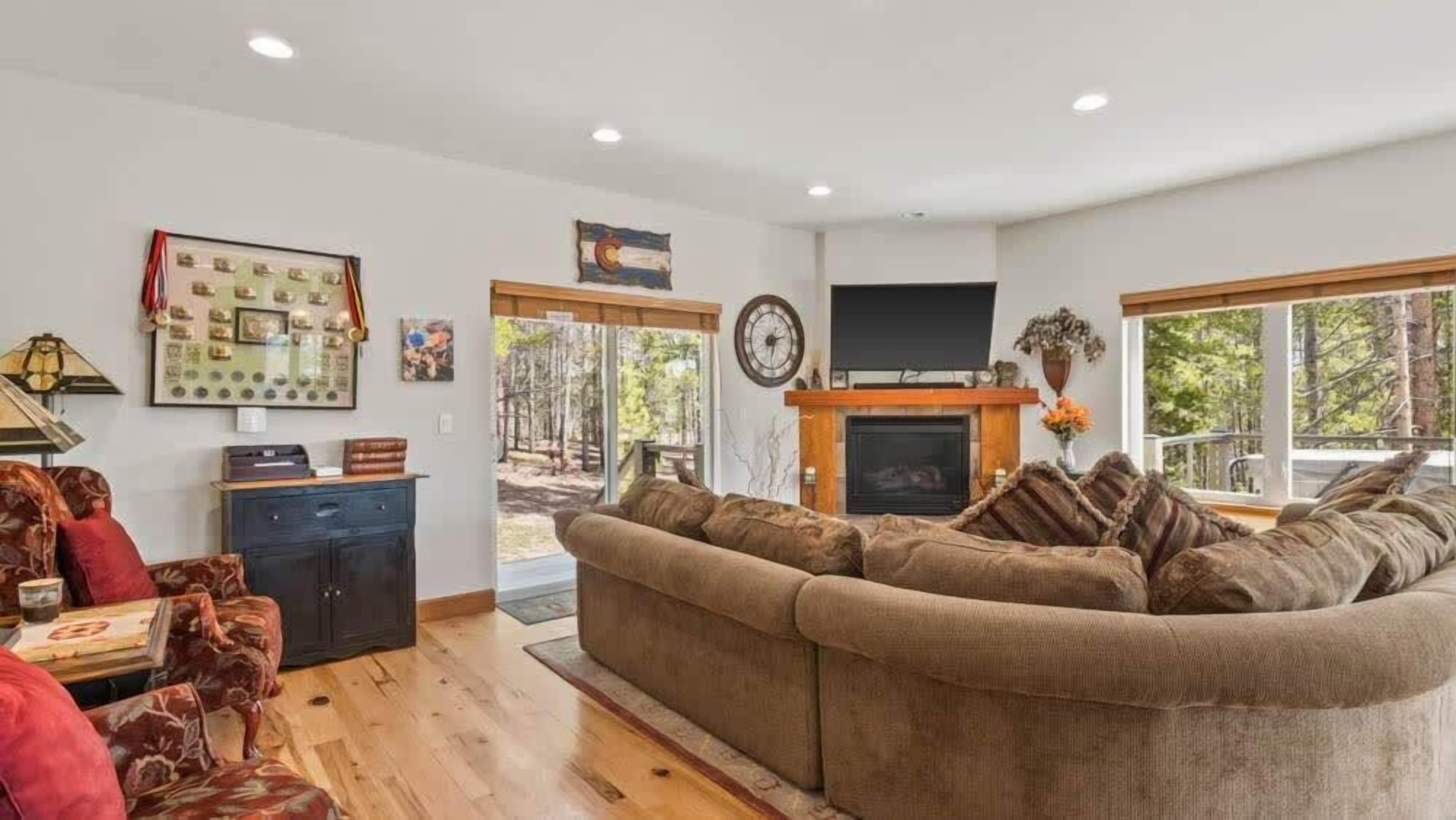 TV, fireplace, offices