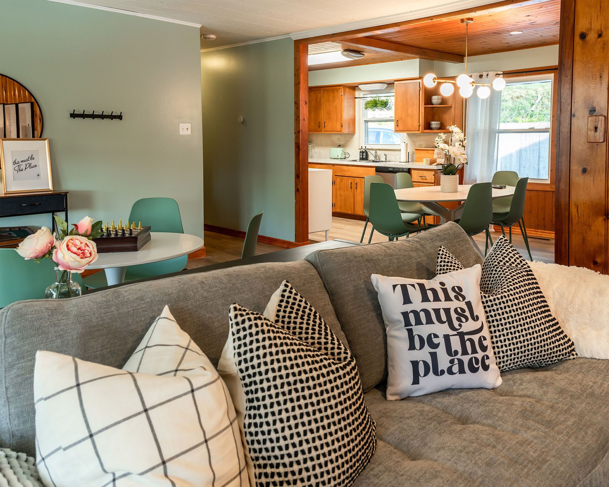 Lakehouse: Kayaks, Dock, Fishing, Firepit, ARK!