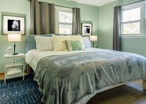 3 habitaciones, tabla de planchar con plancha y cuna de viaje 