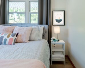 3 habitaciones, tabla de planchar con plancha y cuna de viaje