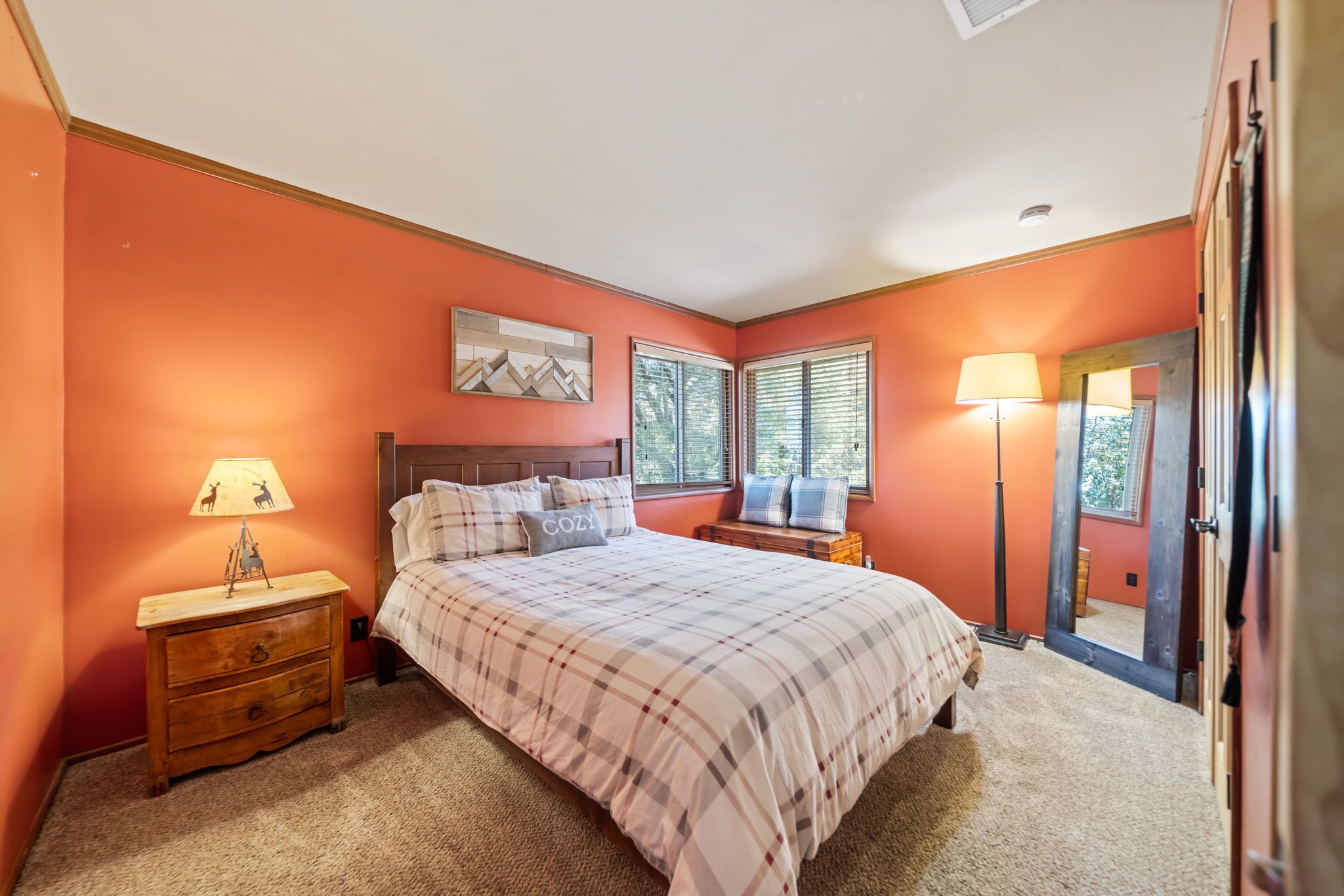 Dog Friendly Cabin w/ hot tub & stunning mountain views