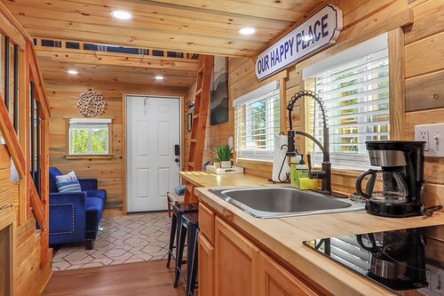 Cozy Tiny House in Dripping Springs w/ Sunset Views & Romantic Fireplace