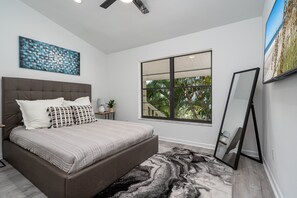 House, 4 Bedrooms - 295 Ostego Dr - Gorgeous Bay Front Home 4 Bedroom Home by RedAwning (Fort Myers Beach)