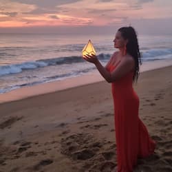 Di pantai, payung, tuala pantai, yoga pantai