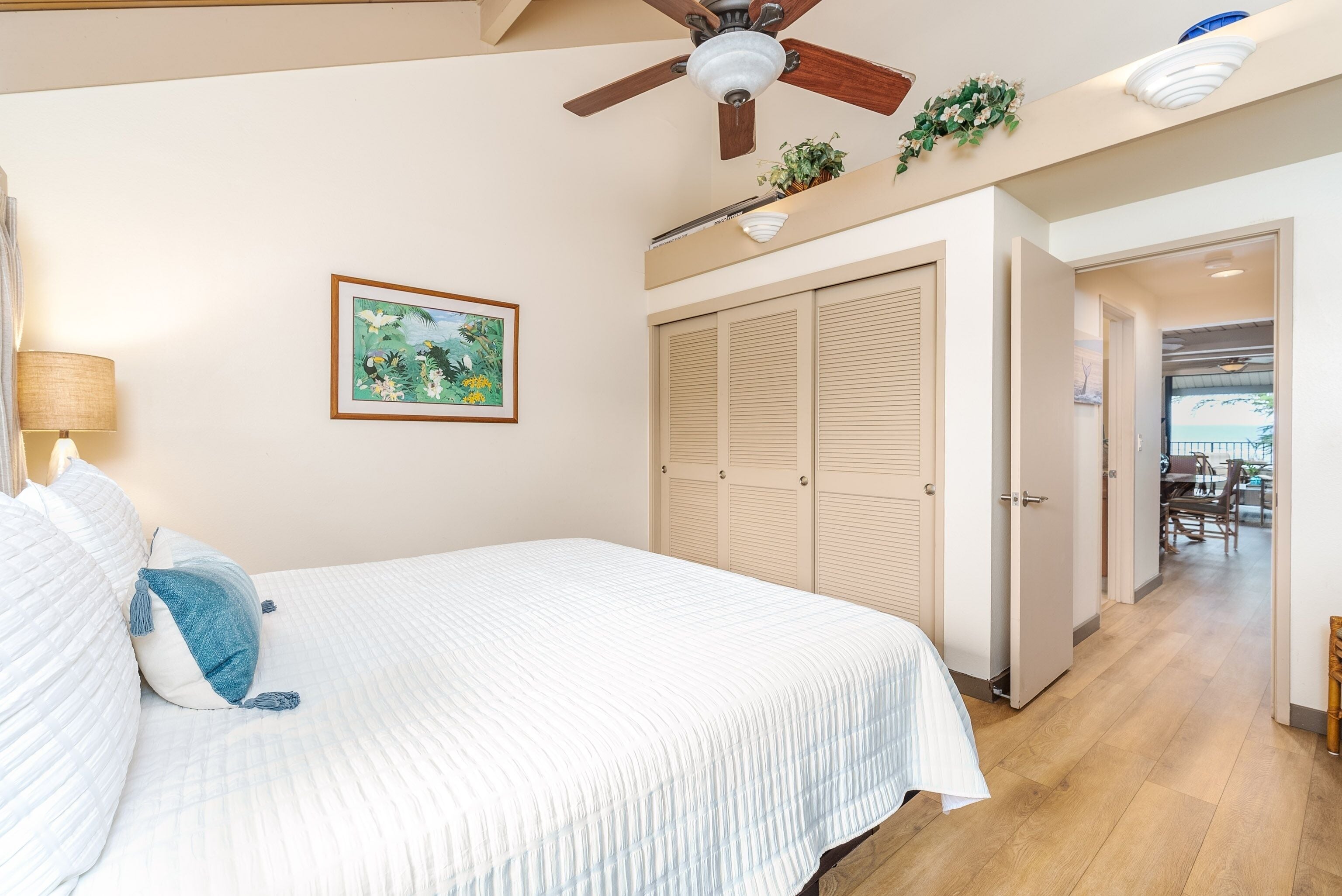 Condo, 2 Bedrooms | 2 bilik tidur, meja, ruang kerja komputer riba, Wi-fi percuma 