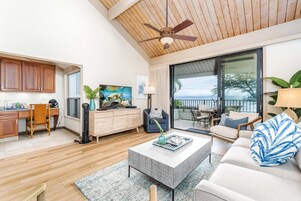 Condo, 2 Bedrooms | Living area