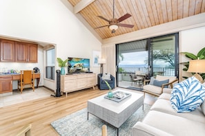 Condo, 2 quartos | Área de estar