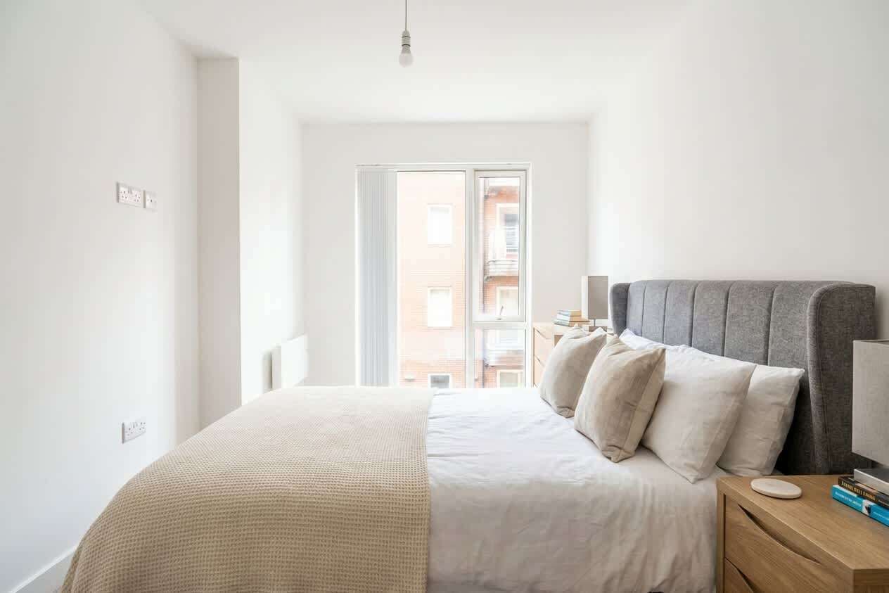 2 bedrooms, desk, iron/ironing board, WiFi