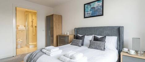 2 chambres, fer et planche Ă repasser, Wi-Fi, draps fournis