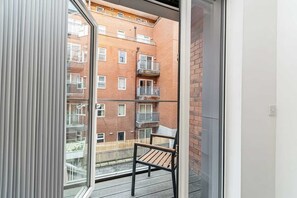 Interior - Central Manchester Spacious 2 Bedroom Apartment (Manchester)