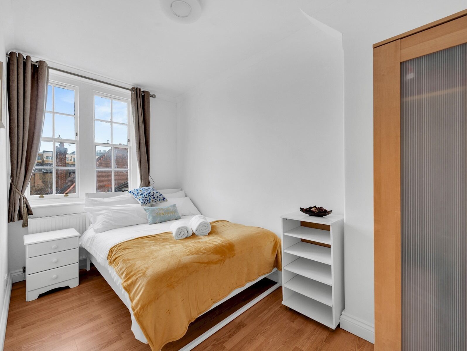 Pass The Keys  - Spacious Modern 2BR Flat for 6, 3min walk to Hammersmith Station