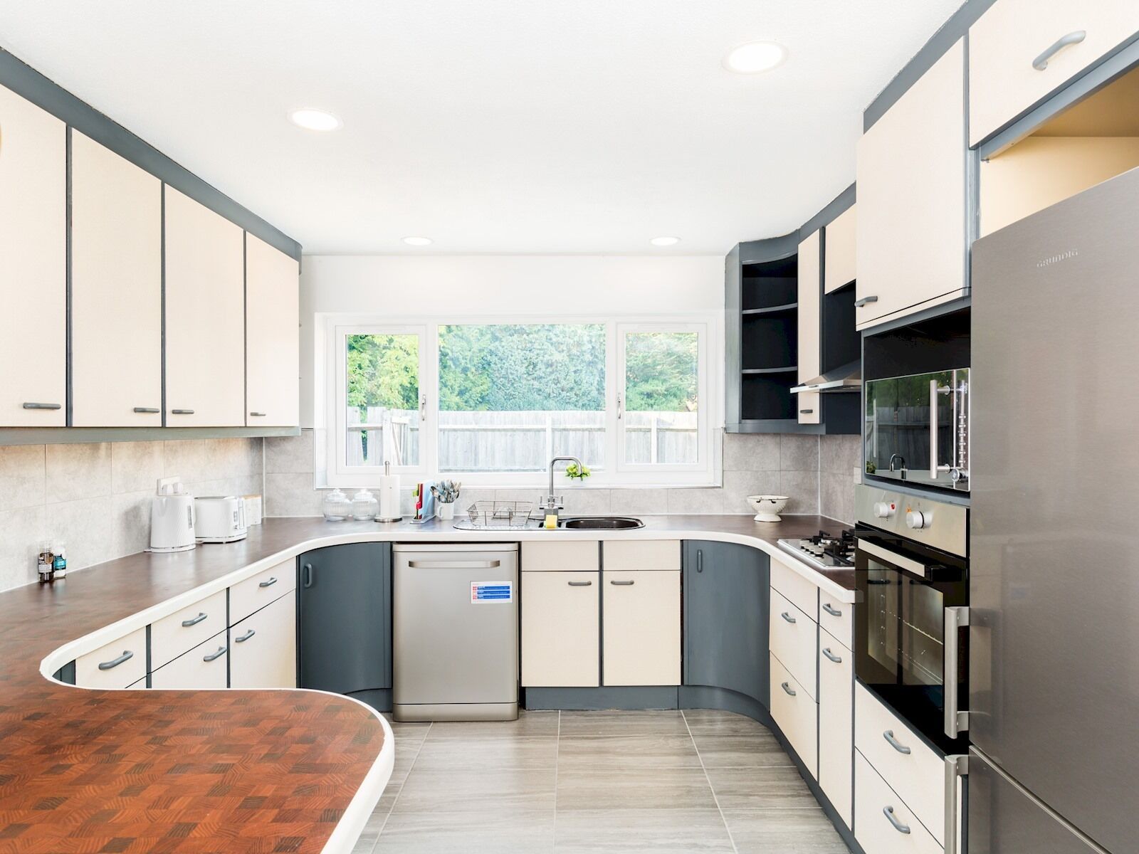 Pass the Keys | Large 4 Bed House near Warwick with Parking