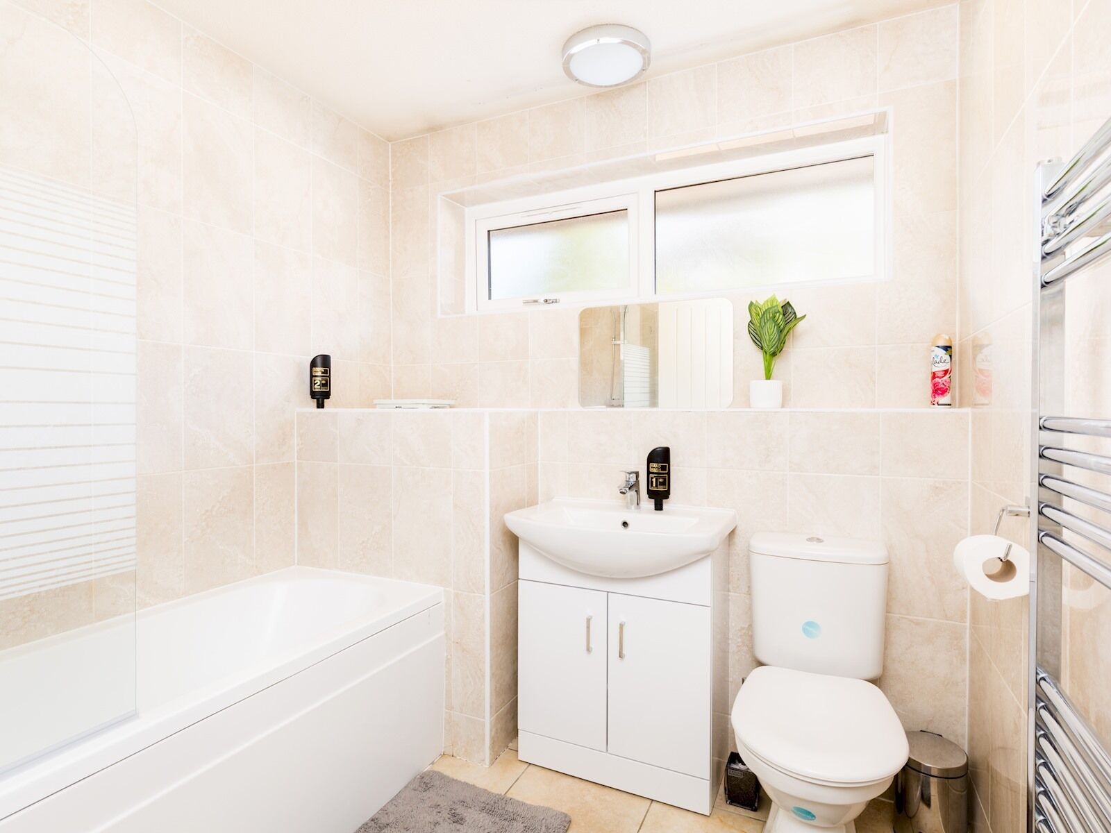 Pass the Keys | Large 4 Bed House near Warwick with Parking