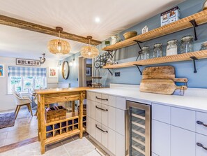 Interior - Beautiful Cottage In South Downs - Pass the Keys (West Marden)