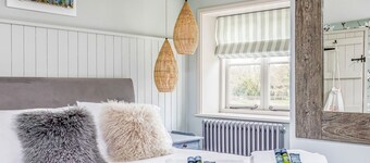 Beautiful Cottage In South Downs - Pass the Keys