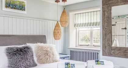 Beautiful Cottage In South Downs - Pass the Keys