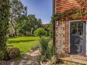Property grounds - Beautiful Cottage In South Downs - Pass the Keys (West Marden)