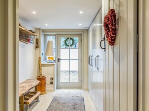 Interior - Beautiful Cottage In South Downs - Pass the Keys (West Marden)
