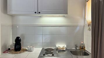 Signature Cabin, 1 Queen Bed, Kitchenette, Garden View | Private kitchenette