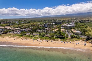 On the beach - Ocean View Condo in the Heart of Kihei! (Kihei)