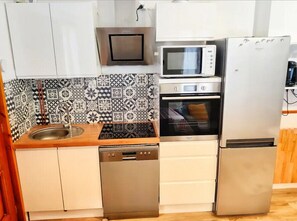 Frigorífic, microones, forn i placa de cuina