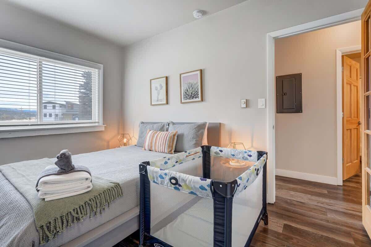 2 slaapkamers, een strijkplank/strijkijzer, wifi, beddengoed