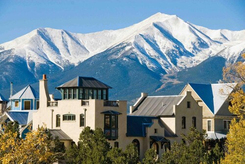 Coyote Condo! Pet Friendly with Sweeping Views!