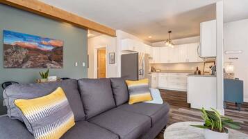 Televisión, chimenea, oficina