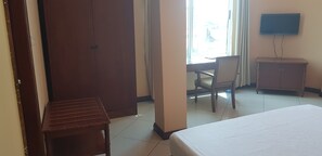 Deluxe Double Room | In-room safe, desk, laptop workspace, free WiFi - New Safina Hotel (Dar es Salaam)