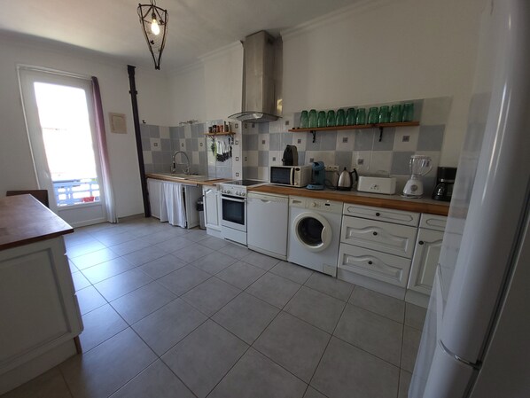 Micro-ondes, four, plaque de cuisson, lave-vaisselle