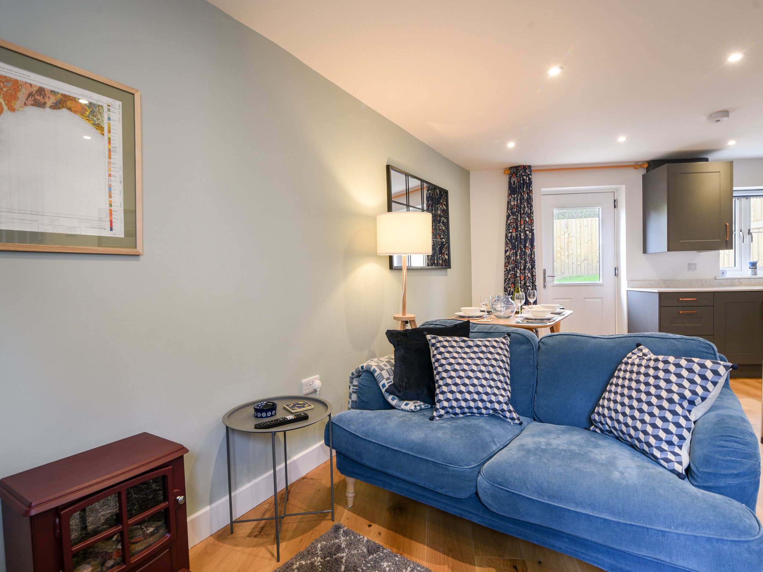 CONYBEARE COTTAGE, pet friendly, with a garden in Lyme Regis