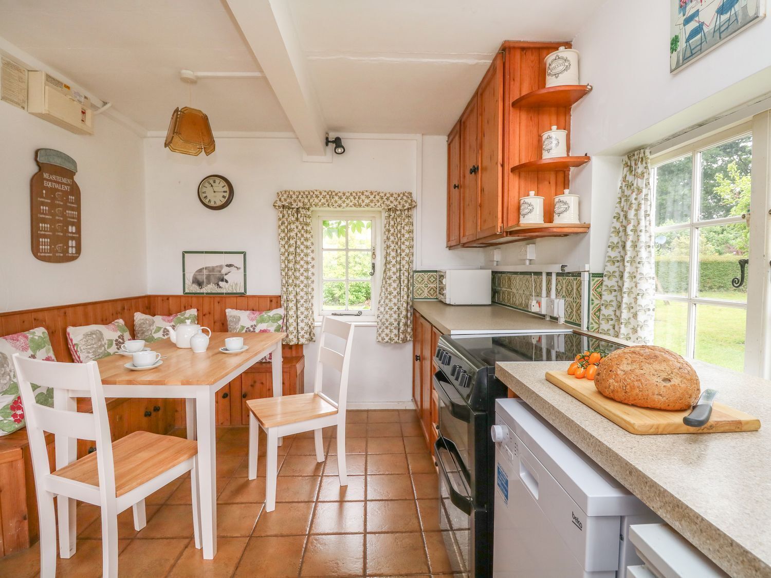 THATCH COTTAGE, pet friendly, with open fire in Buckland Newton