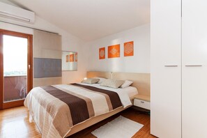 4 bedrooms, free WiFi