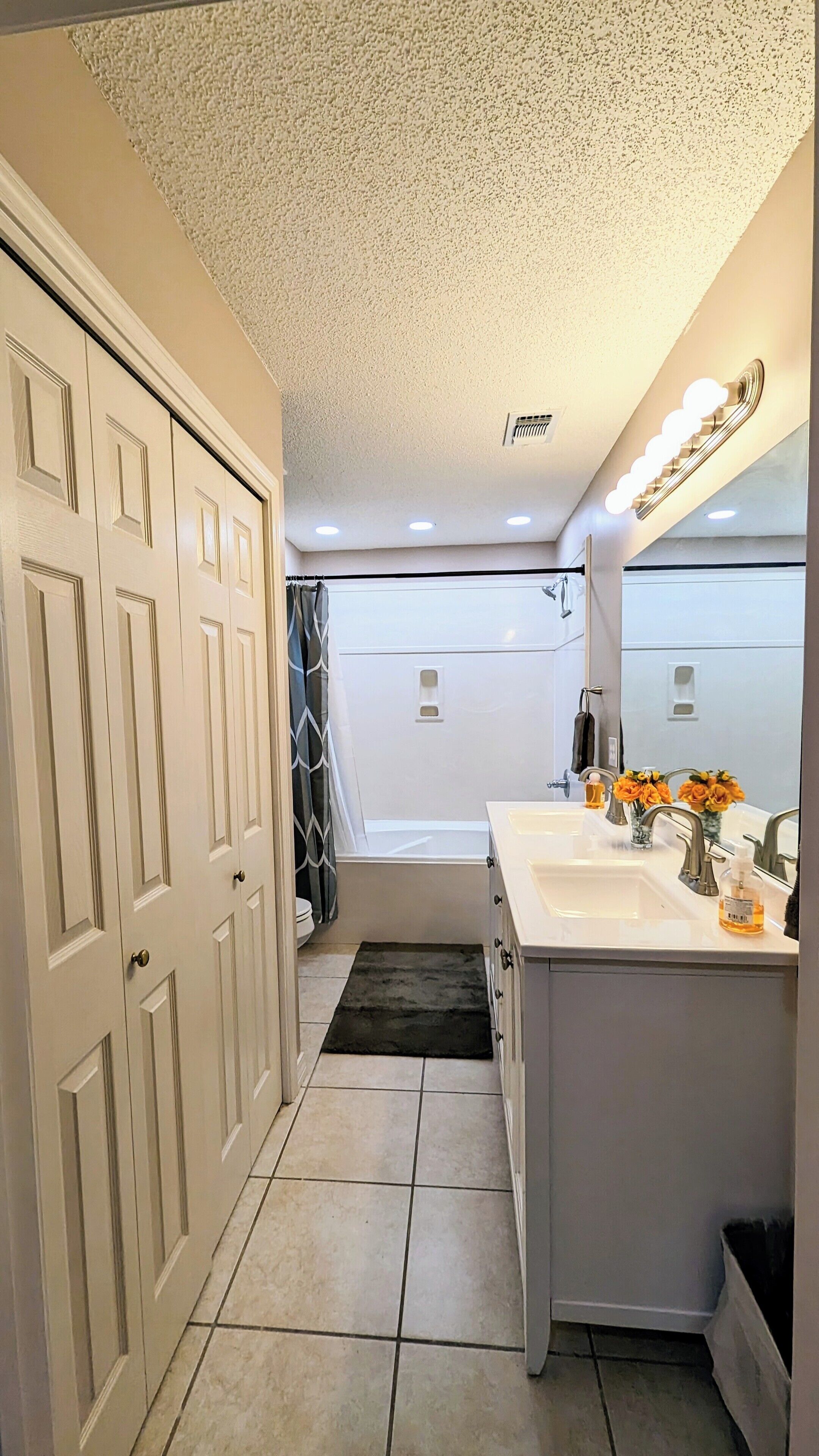 Amazing Retreat! Room to spread out perfect for large families or groups!