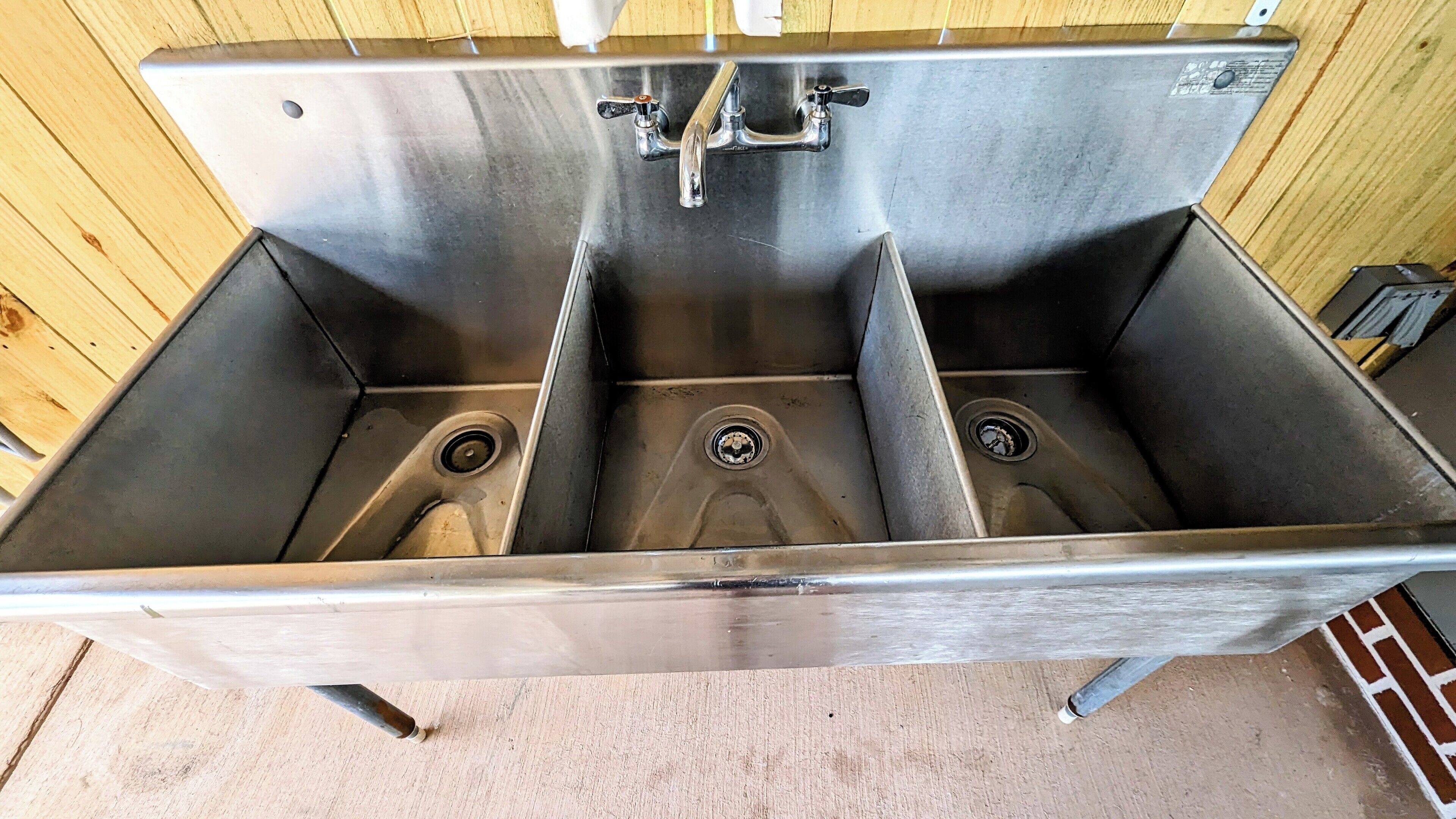 Amazing Retreat! Room to spread out perfect for large families or groups!