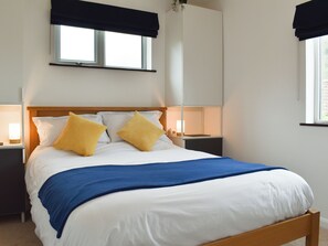 2 bedrooms, free WiFi, bed sheets - 2 bedroom accommodation in Combe Martin (Combe Martin)