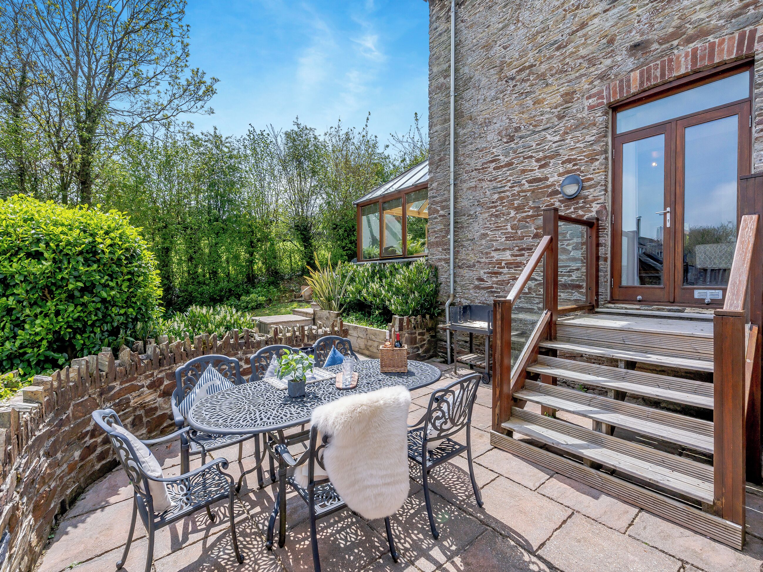 Sitting-out-area | Toffee Apple, Dartmouth