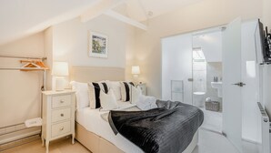 Room - 3 bedroom accommodation in Dartmouth (Dartmouth)