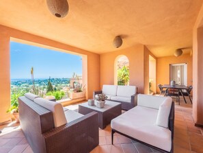 Outdoor dining - Los Belvederes a spacious and luxury apartment (Marbella)