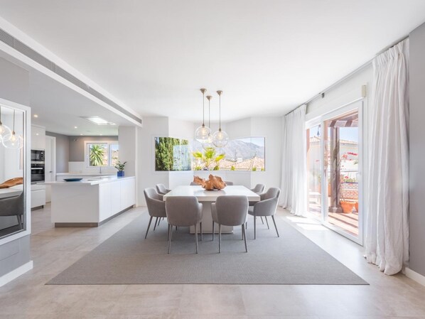 Dining - Los Belvederes a spacious and luxury apartment (Marbella)