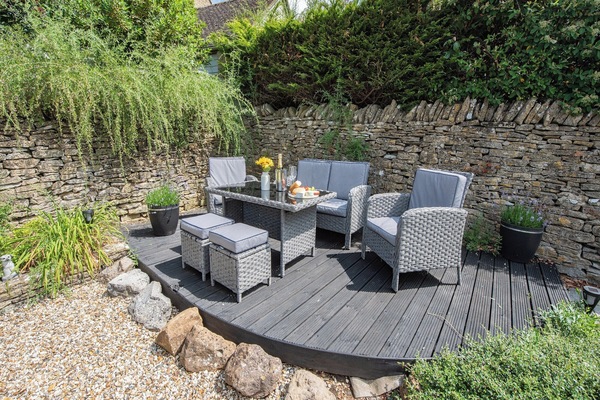 Sitting-out-area | Ellen Cottage, Fulbrook, near Chipping Norton