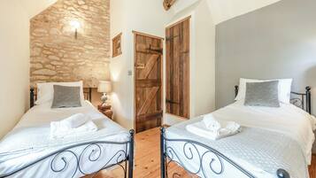 3 soverom, wi-fi (inkludert) og sengetøy