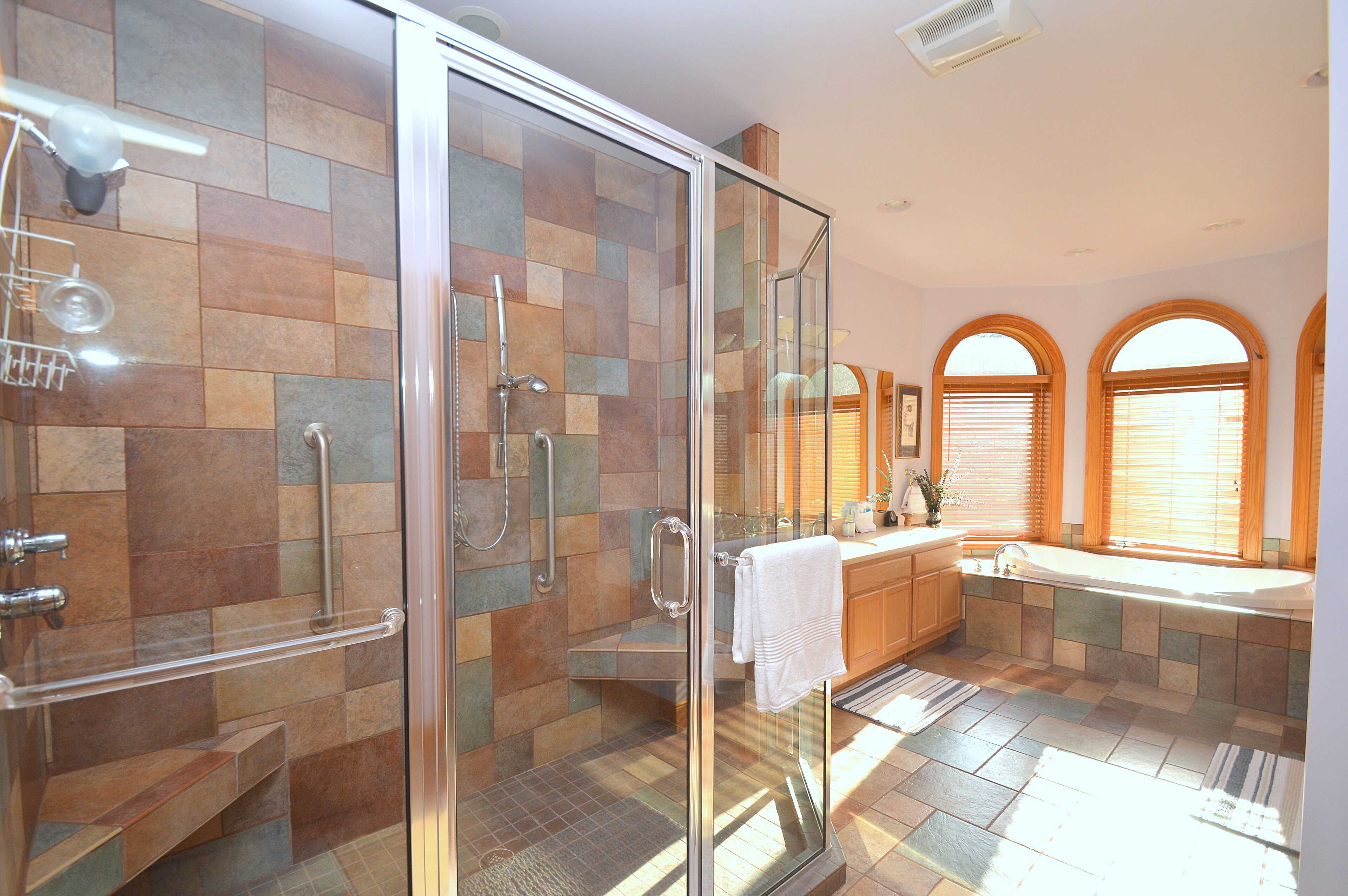 House, Multiple Beds (Redbud Keep - Amazing Manor!) | Bathroom | Shampoo