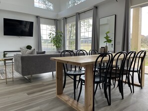Dining - Family home near Orlando attractions. (Davenport)